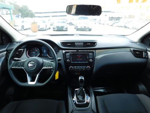 Used 2019 Nissan Rogue Sport S image 12