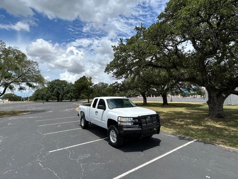Used 2008 Chevrolet Silverado 1500 4x4 Extended Cab LTZ w/ Z71 image 11