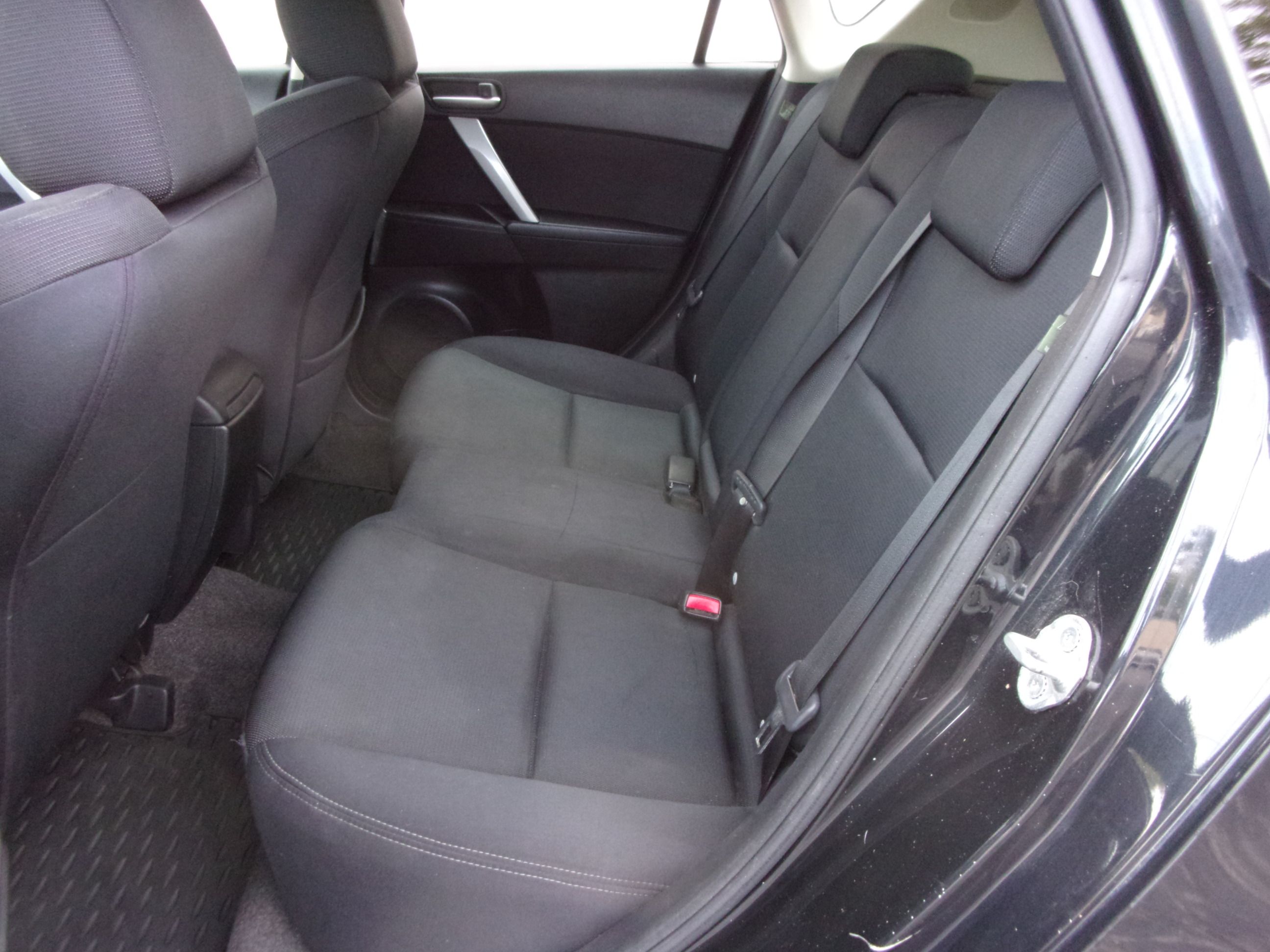 Used 2010 MAZDA MAZDA3 s Hatchback FWD image 9