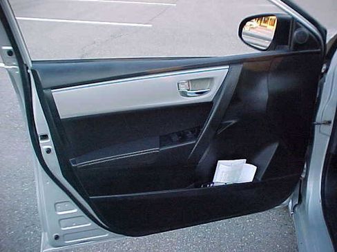 Used 2014 Toyota Corolla LE image 22