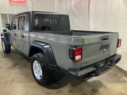 Used 2023 Jeep Gladiator Sport image 3