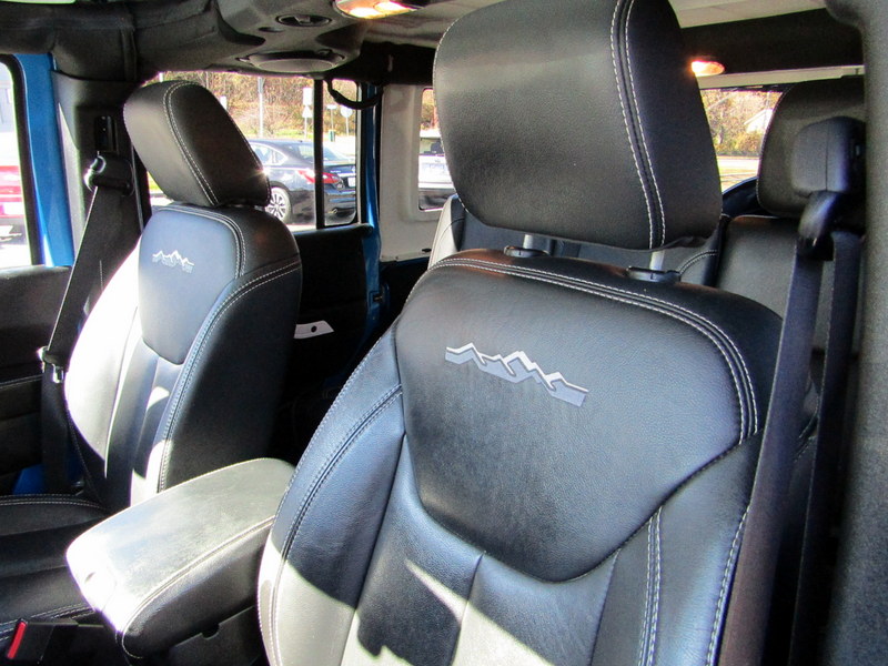 Used 2014 Jeep Wrangler 4WD Unlimited Polar Edition image 21