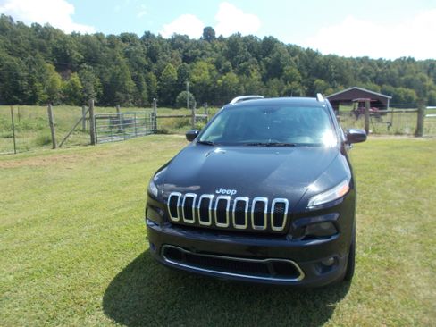 Used 2016 Jeep Cherokee 4WD Latitude image 2