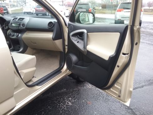 Used 2012 Toyota RAV4 image 23