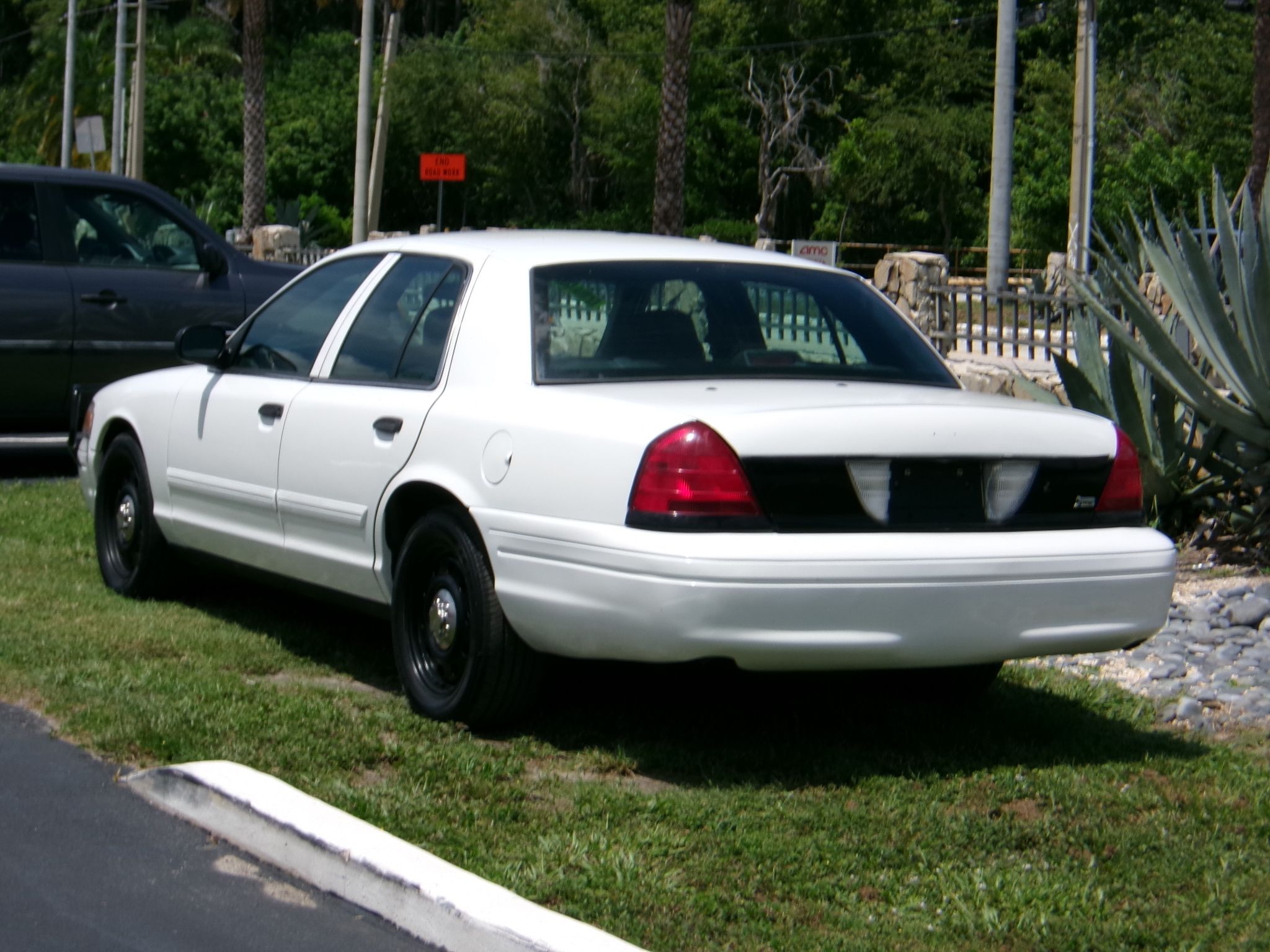 Used 2010 Ford Crown Victoria Police Interceptor RWD image 3