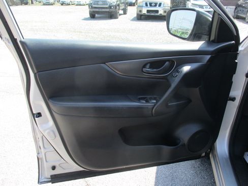 Used 2017 Nissan Rogue Sport S image 16