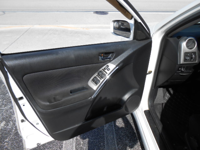 Used 2004 Toyota Matrix XR FWD image 9