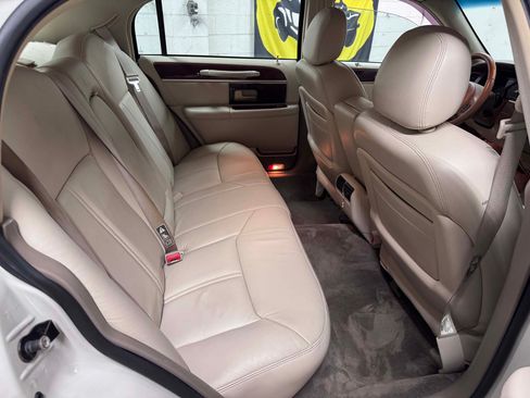 Used 2004 Lincoln Town Car Ultimate image 20