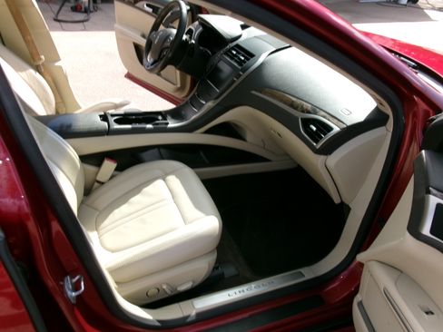 Used 2015 Lincoln MKZ image 8