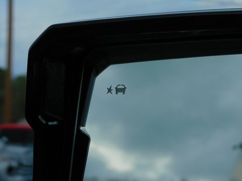 Used 2025 GMC Hummer EV 3X image 38