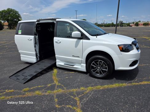 Used 2019 Dodge Grand Caravan GT FWD image 1