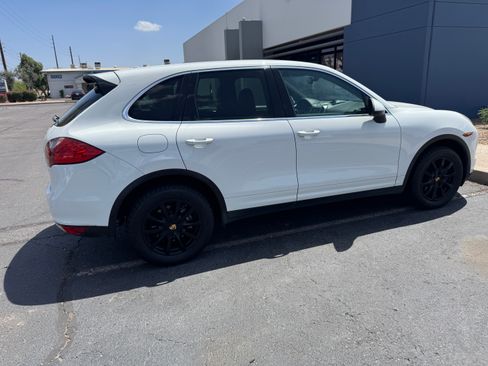 Used 2014 Porsche Cayenne AWD/4WD image 8