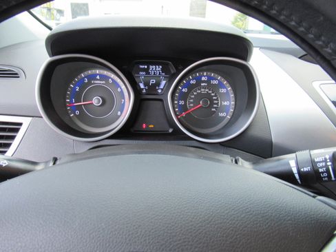 Used 2013 Hyundai Elantra GLS image 11