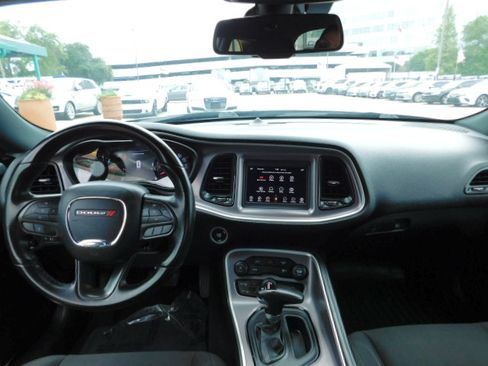 Used 2022 Dodge Challenger SXT RWD image 13