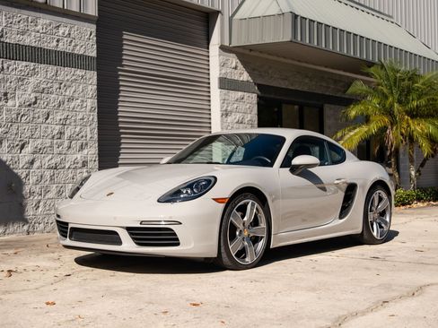Used 2023 Porsche 718 Cayman image 2