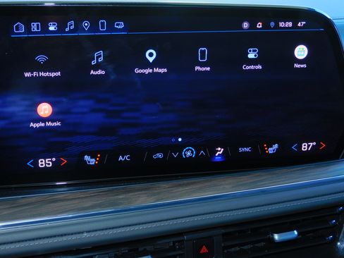 Used 2025 Chevrolet Suburban Z71 image 22