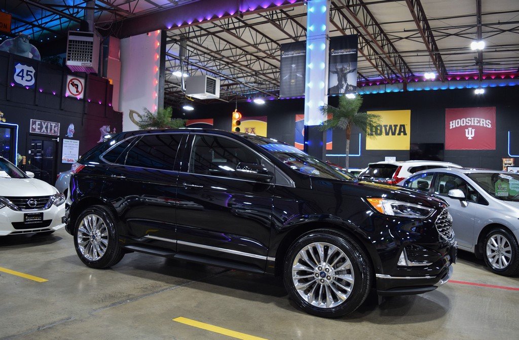 Used 2021 Ford Edge Titanium FWD image 7