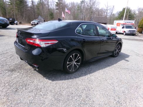 Used 2019 Toyota Camry SE image 4