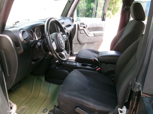 Used 2016 Jeep Wrangler 4WD Sport image 4