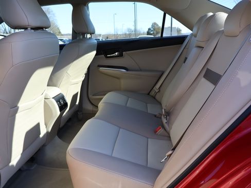 Used 2012 Toyota Camry XLE image 11