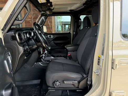 Used 2022 Jeep Wrangler 4WD Unlimited Sport image 9