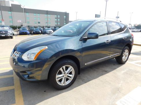 Used 2013 Nissan Rogue SV image 4