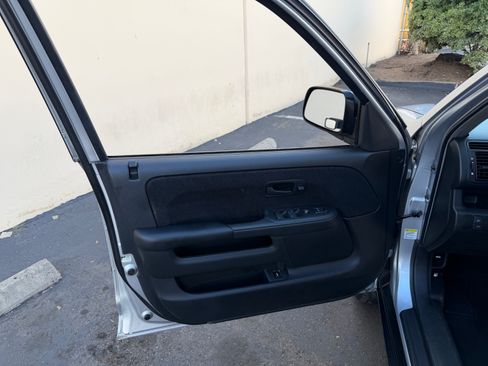 Used 2005 Honda CR-V LX image 20