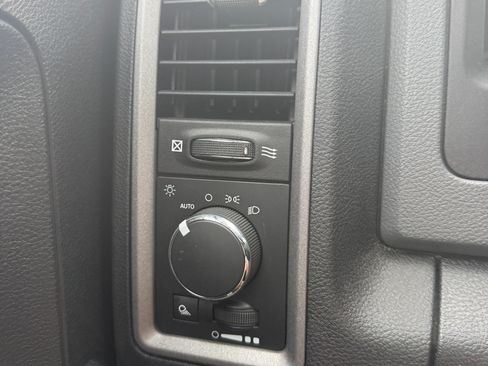 Used 2018 RAM 1500 2WD Crew Cab ST image 9