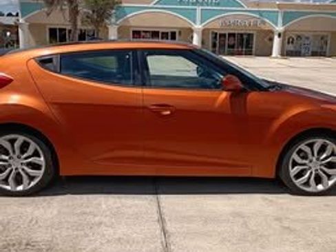 Used 2012 Hyundai Veloster image 3
