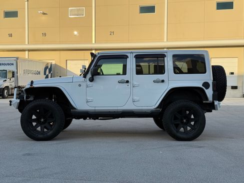 Used 2015 Jeep Wrangler 4WD Unlimited Sahara image 6
