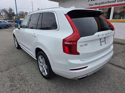 Used 2021 Volvo XC90 T6 Momentum image 5