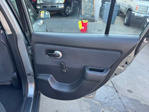 Used 2007 Nissan Versa S image 23