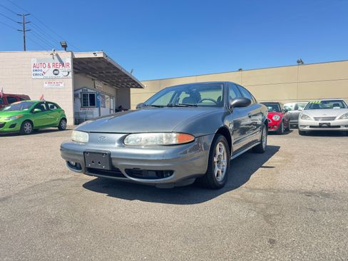 Used 2003 Oldsmobile Alero GLS Sedan FWD image 2