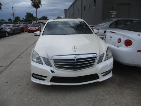 Used 2013 Mercedes-Benz E 350 4MATIC Sedan image 3