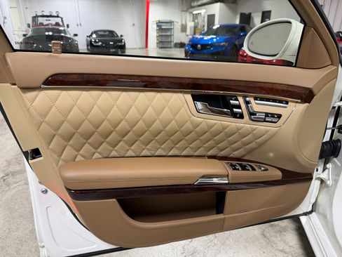 Used 2009 Mercedes-Benz S 65 AMG Sedan image 17