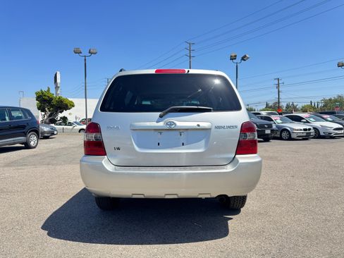 Used 2005 Toyota Highlander 2WD V6 w/ 3rd Row image 7