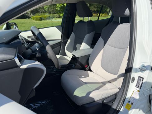Used 2021 Toyota Corolla LE Hybrid Sedan FWD image 9
