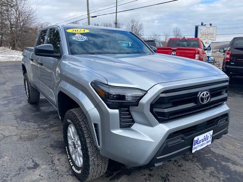 Used 2024 Toyota Tacoma SR image 4