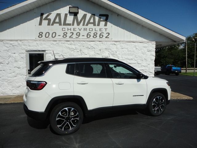 Used 2023 Jeep Compass 4WD Limited image 9