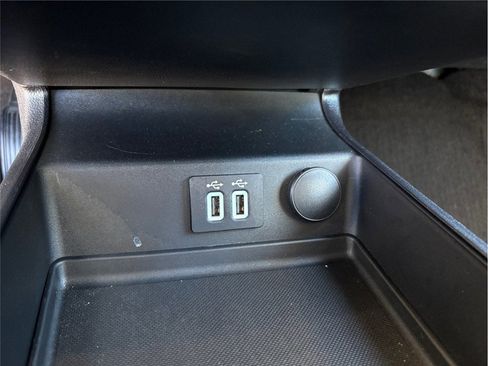 Used 2020 Ford Fusion SE image 32