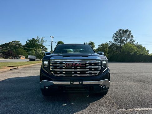 Used 2023 GMC Sierra 1500 SLT AWD/4WD image 9