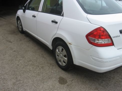 Used 2010 Nissan Versa Sedan FWD image 6