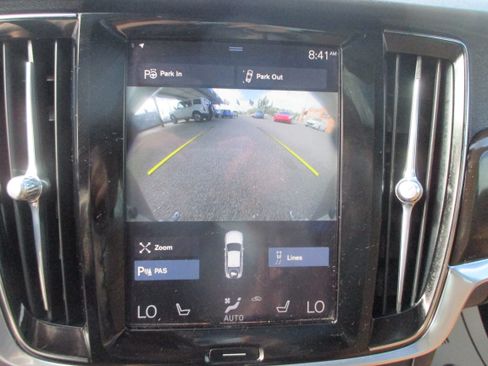 Used 2017 Volvo S90 T5 Momentum Sedan 4D FWD image 8