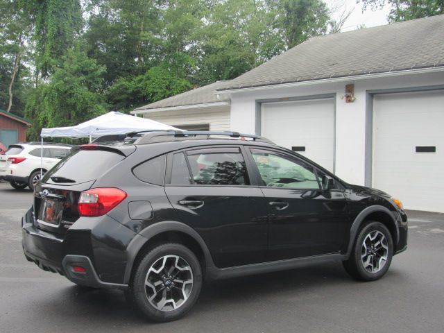 Used 2017 Subaru Crosstrek 2.0i Premium AWD/4WD image 8
