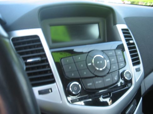 Used 2012 Chevrolet Cruze LT FWD image 11