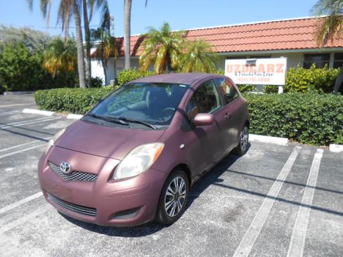 Used 2010 Toyota Yaris 2-Door Hatchback FWD image 1