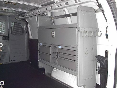 Used 2018 Chevrolet Express 2500 image 20