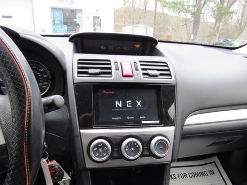 Used 2017 Subaru Crosstrek 2.0i Premium image 20