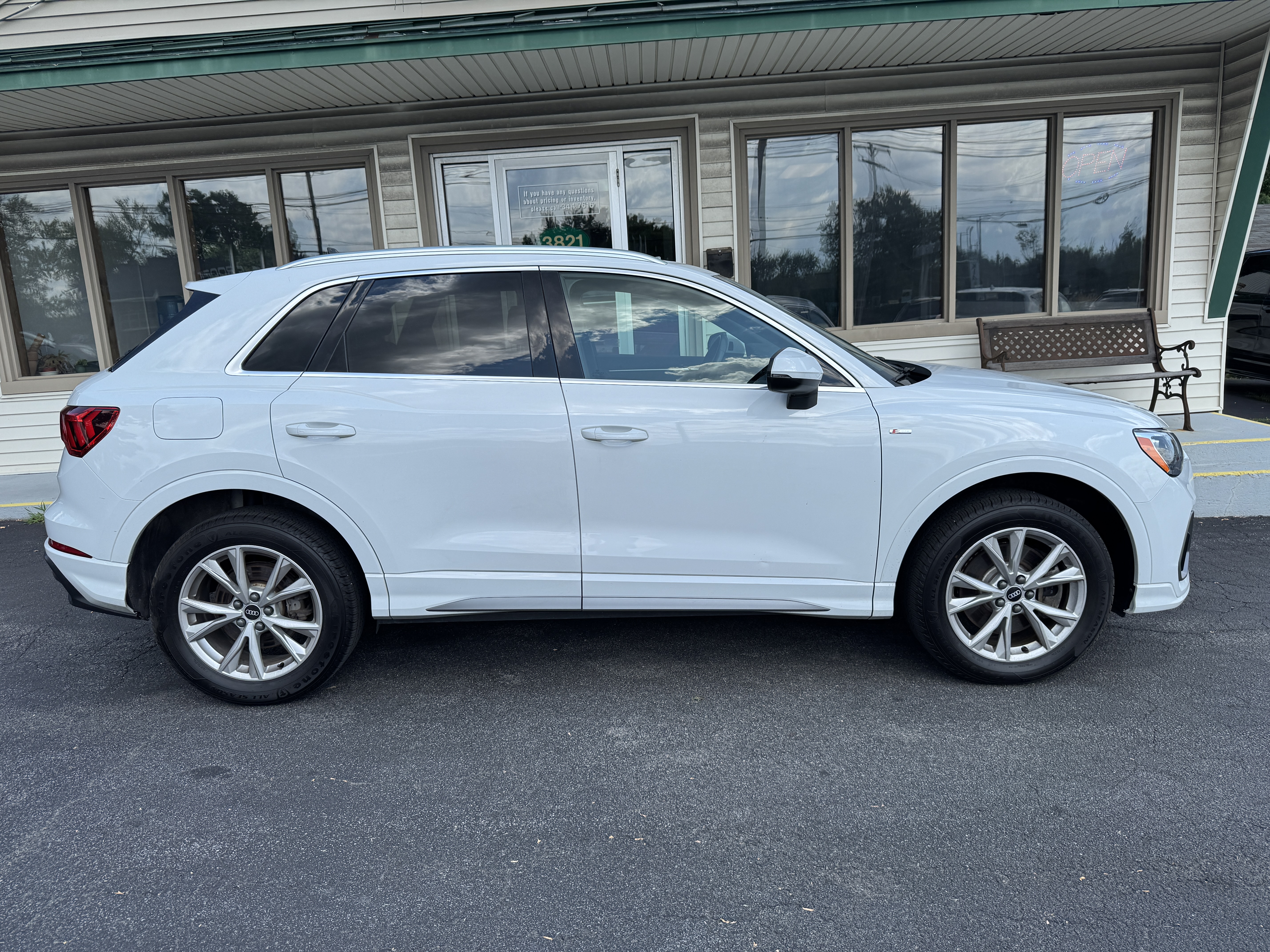 Used 2021 Audi Q3 quattro 2.0T Premium w/ S Line AWD/4WD image 1