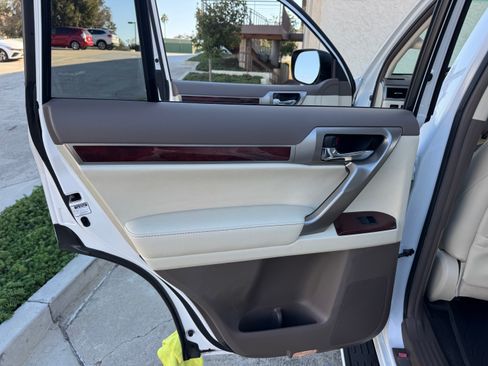 Used 2011 Lexus GX 460 image 25